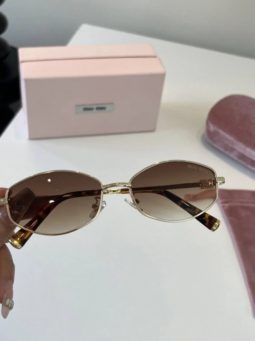 🥰Miu Miu🥰 Cat-Eye Sunglasses with Thin Frames